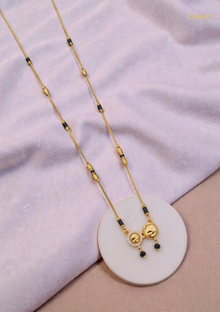Side profile and craftsmanship of Kamya Minimalist Elegance Daily Wear Mangalsutra - Rameti Jewels