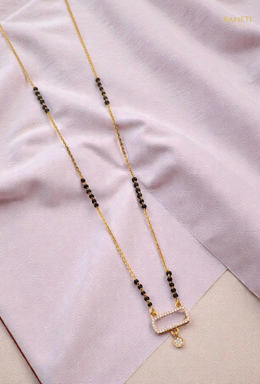 Side profile and craftsmanship of Mahak Royal Heart Cut Designer Mangalsutra - Rameti Jewels