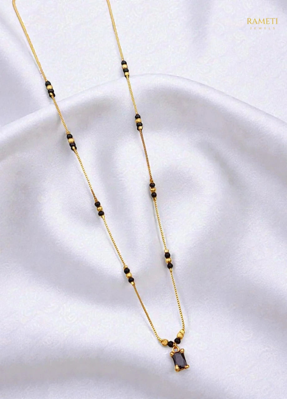 Side profile and craftsmanship of Pankhuri Traditional Heritage Collection Mangalsutra - Rameti Jewels