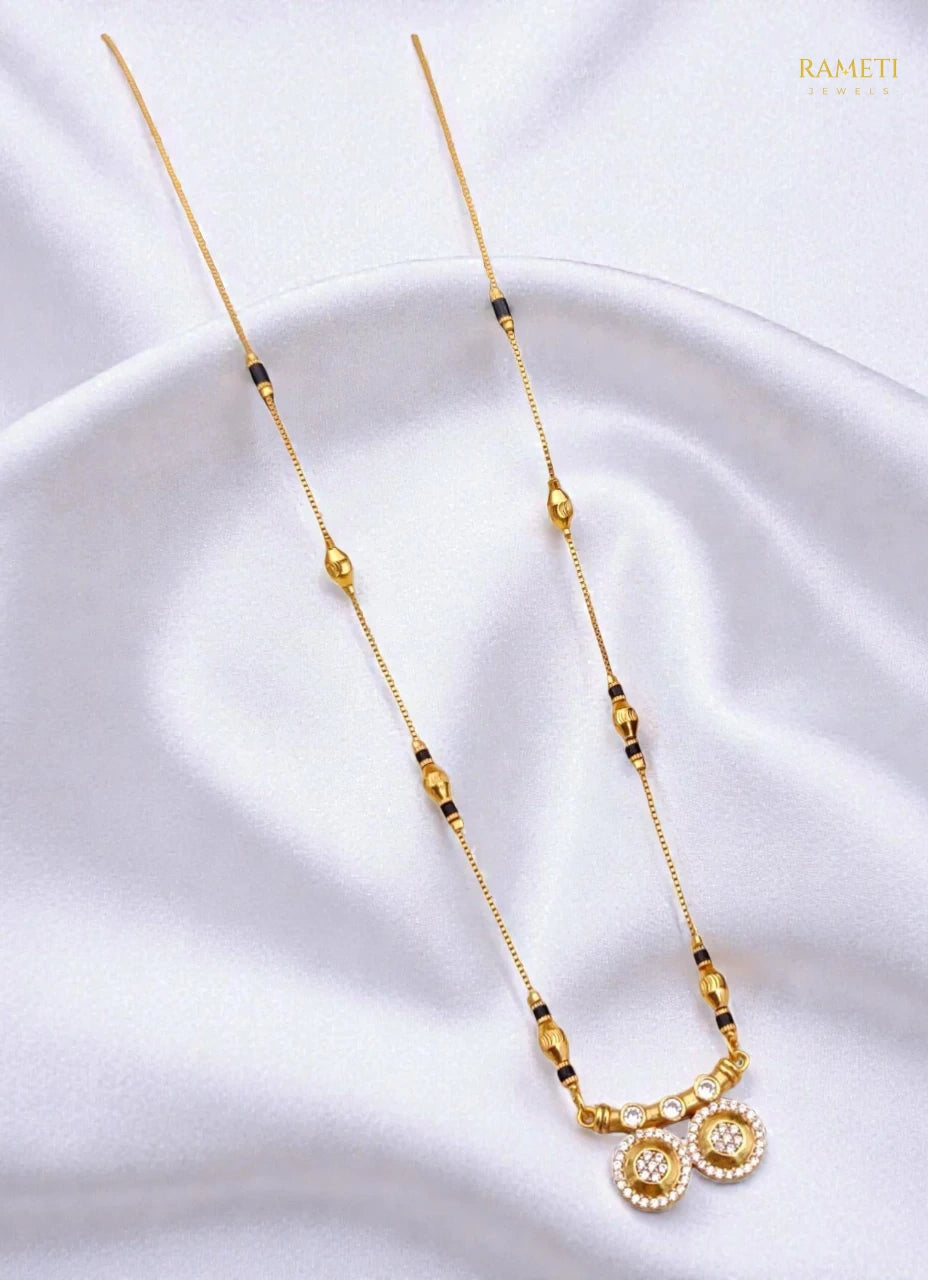Side profile and craftsmanship of Rashmi Eternal Bond 18K Gold Mangalsutra - Rameti Jewels