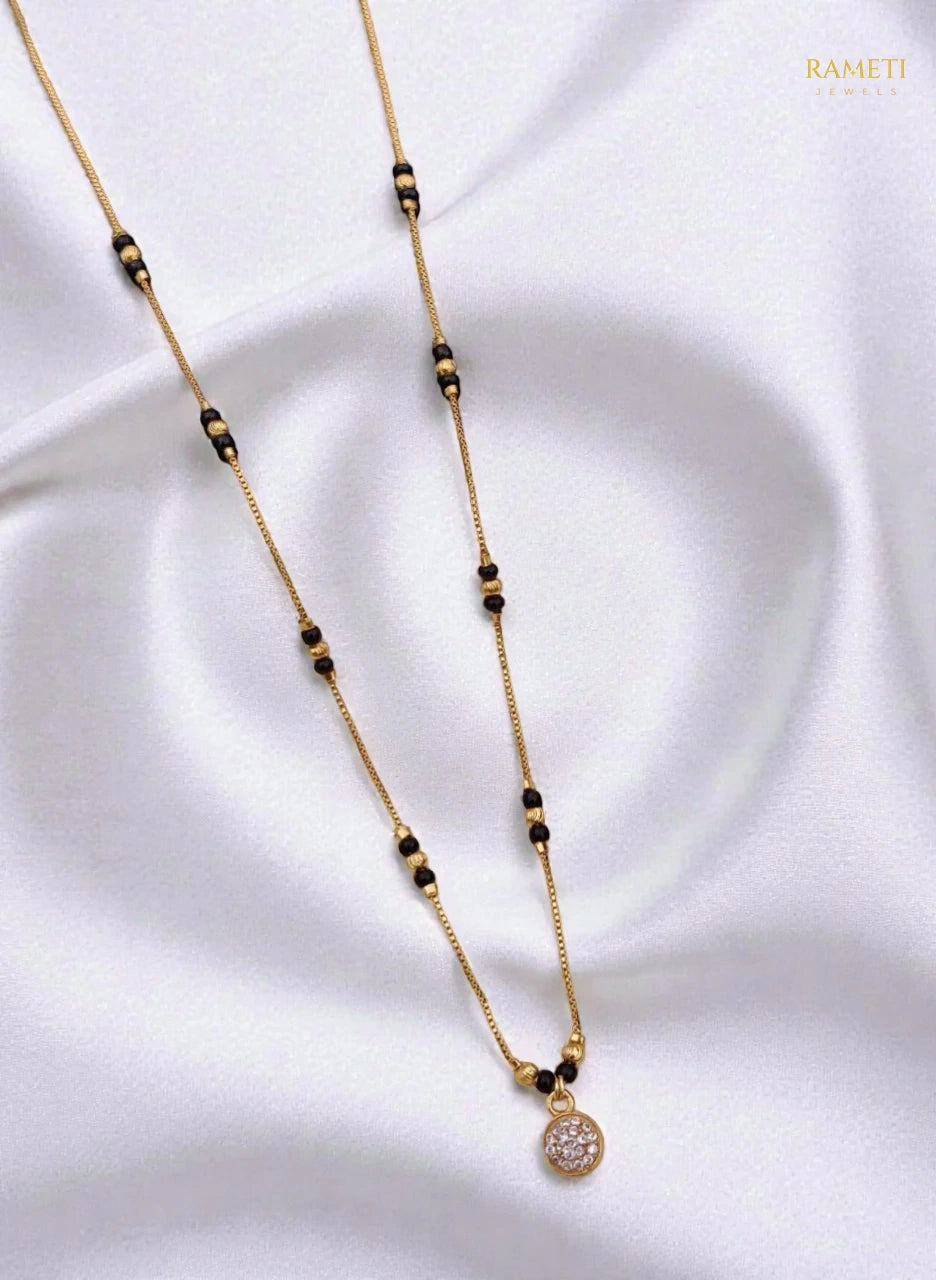 Side profile and craftsmanship of Sonali Traditional Heritage Collection Mangalsutra - Rameti Jewels