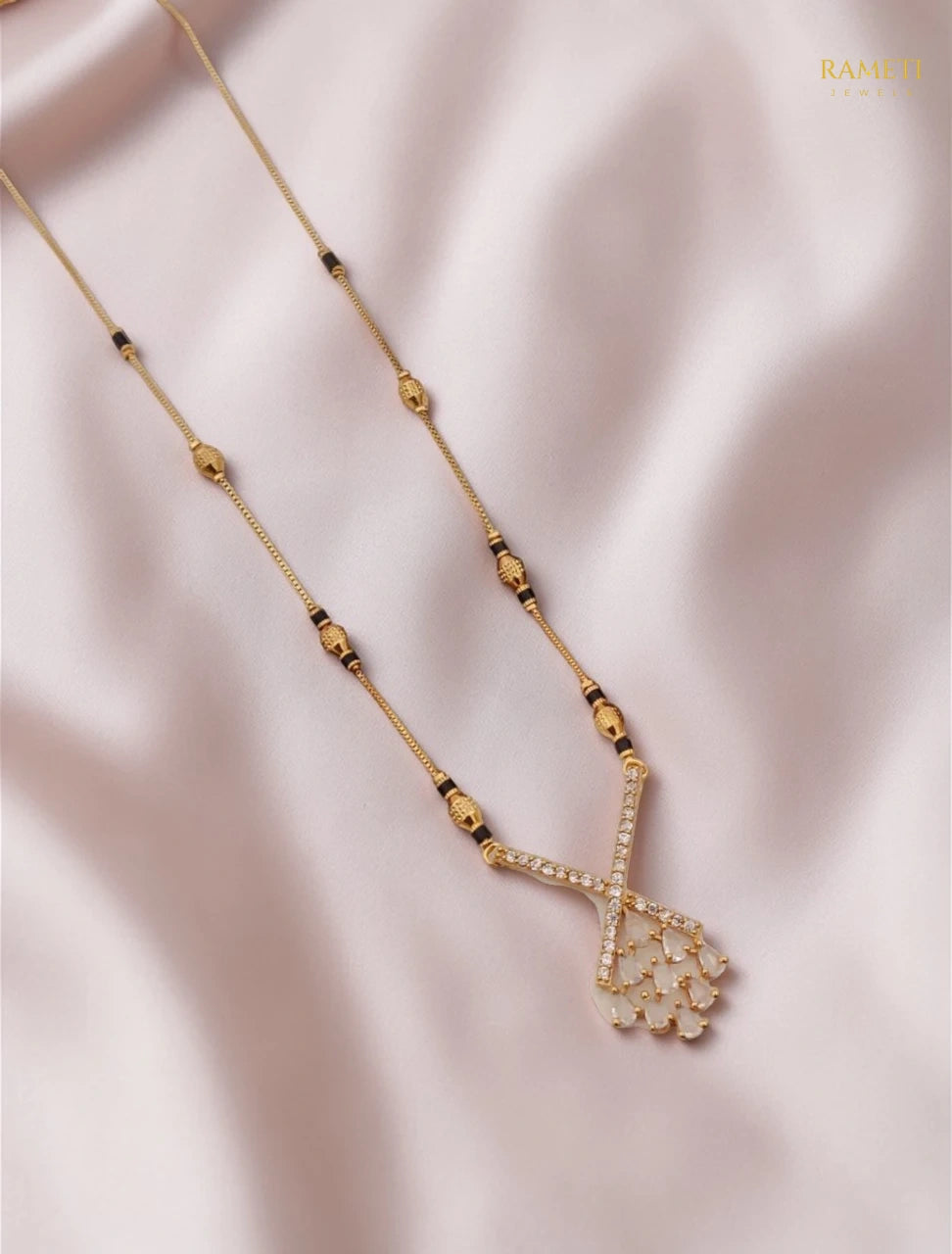 Side profile and craftsmanship of Hansa Traditional Heritage Collection Mangalsutra - Rameti Jewels