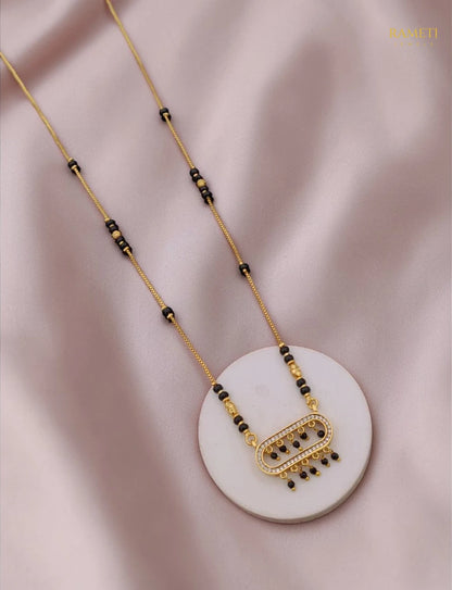 Side profile and craftsmanship of Jhalak Royal Heart Cut Designer Mangalsutra - Rameti Jewels