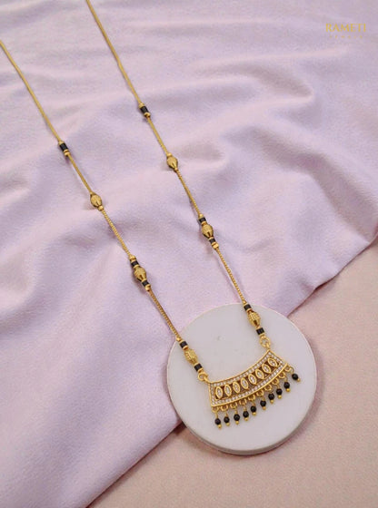 Side profile and craftsmanship of Kanchan Royal Heart Cut Designer Mangalsutra - Rameti Jewels