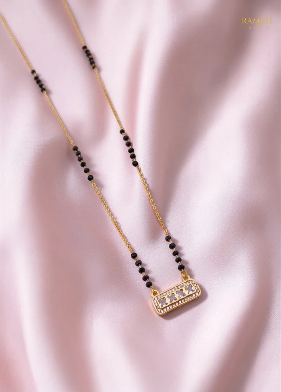 Side profile and craftsmanship of Bani Royal Heart Cut Designer Mangalsutra - Rameti Jewels