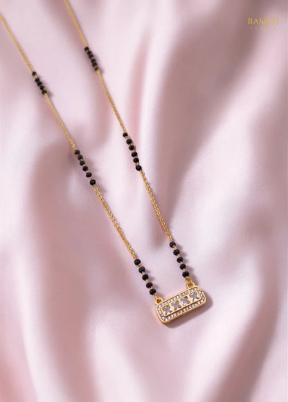 Side profile and craftsmanship of Bani Royal Heart Cut Designer Mangalsutra - Rameti Jewels