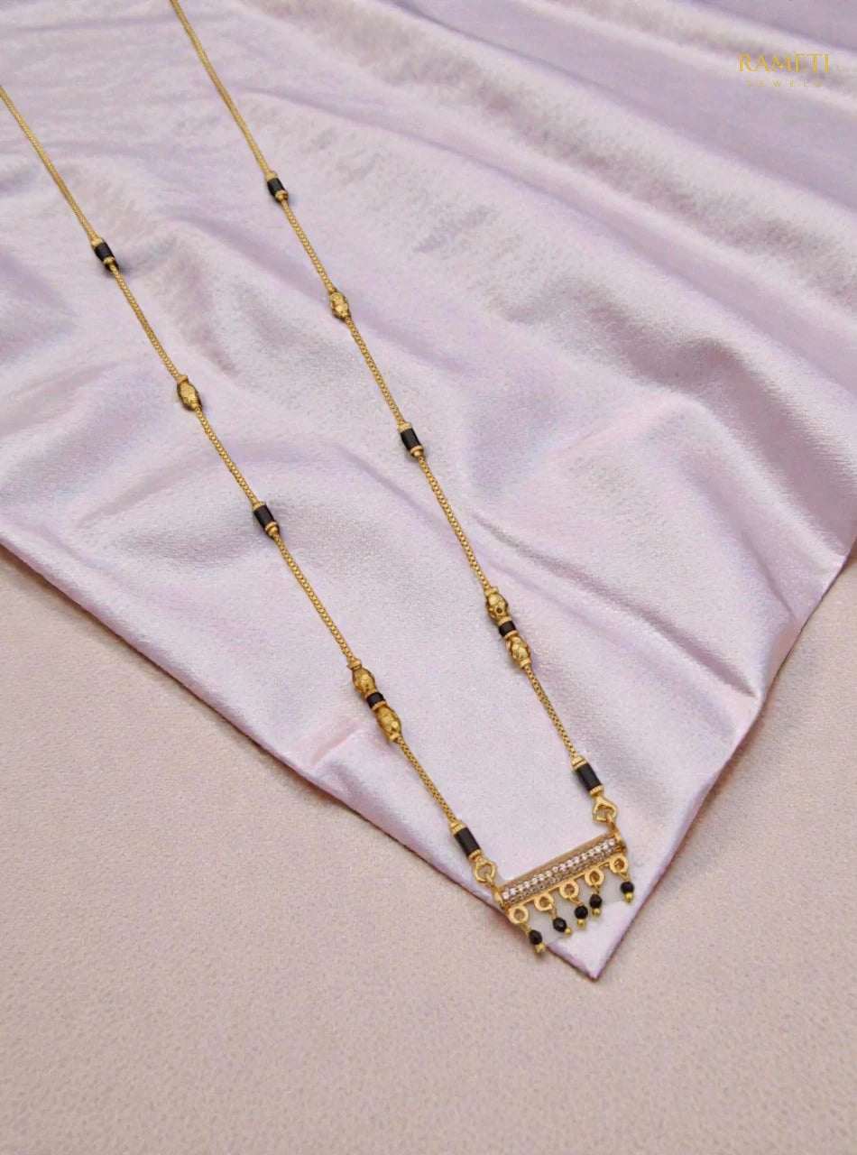 Side profile and craftsmanship of Lekha Traditional Heritage Collection Mangalsutra - Rameti Jewels