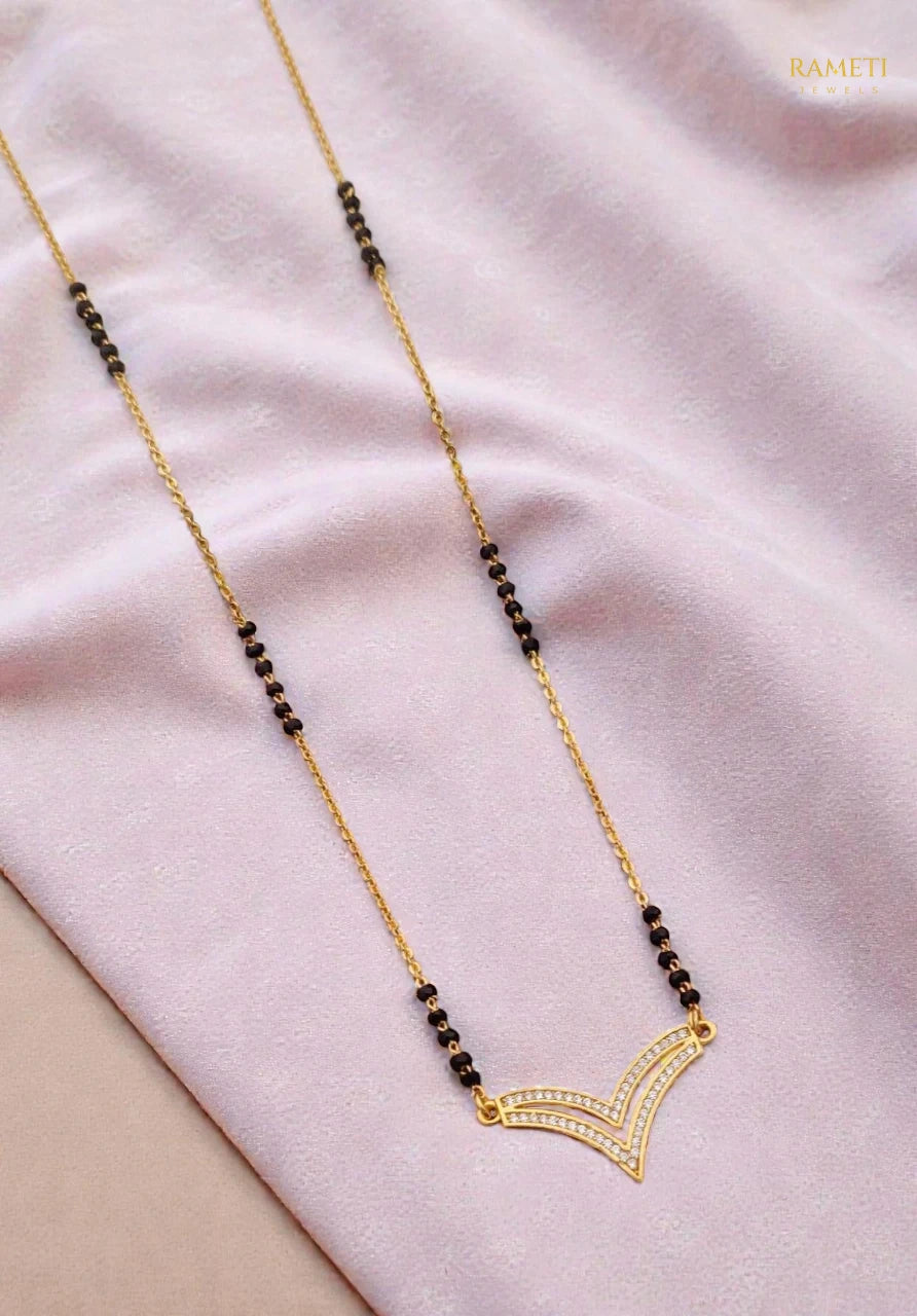 Side profile and craftsmanship of Leena Traditional Heritage Collection Mangalsutra - Rameti Jewels
