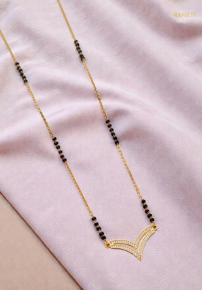 Side profile and craftsmanship of Leena Traditional Heritage Collection Mangalsutra - Rameti Jewels