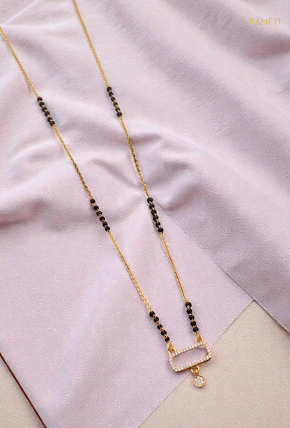 Side profile and craftsmanship of Mahak Royal Heart Cut Designer Mangalsutra - Rameti Jewels