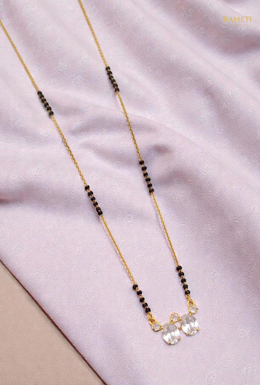 Side profile and craftsmanship of Mahi Royal Heart Cut Designer Mangalsutra - Rameti Jewels