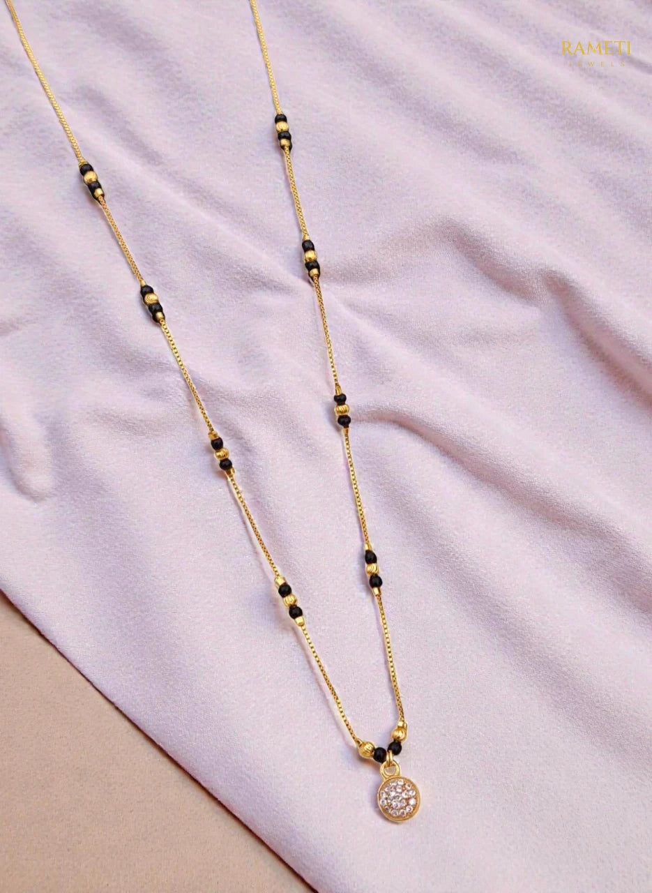 Side profile and craftsmanship of Nartan Royal Heart Cut Designer Mangalsutra - Rameti Jewels
