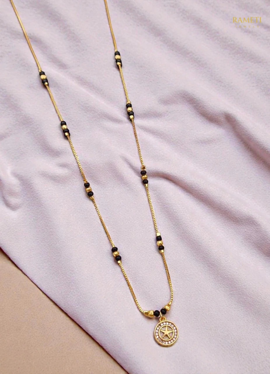 Side profile and craftsmanship of Oma Traditional Heritage Collection Mangalsutra - Rameti Jewels