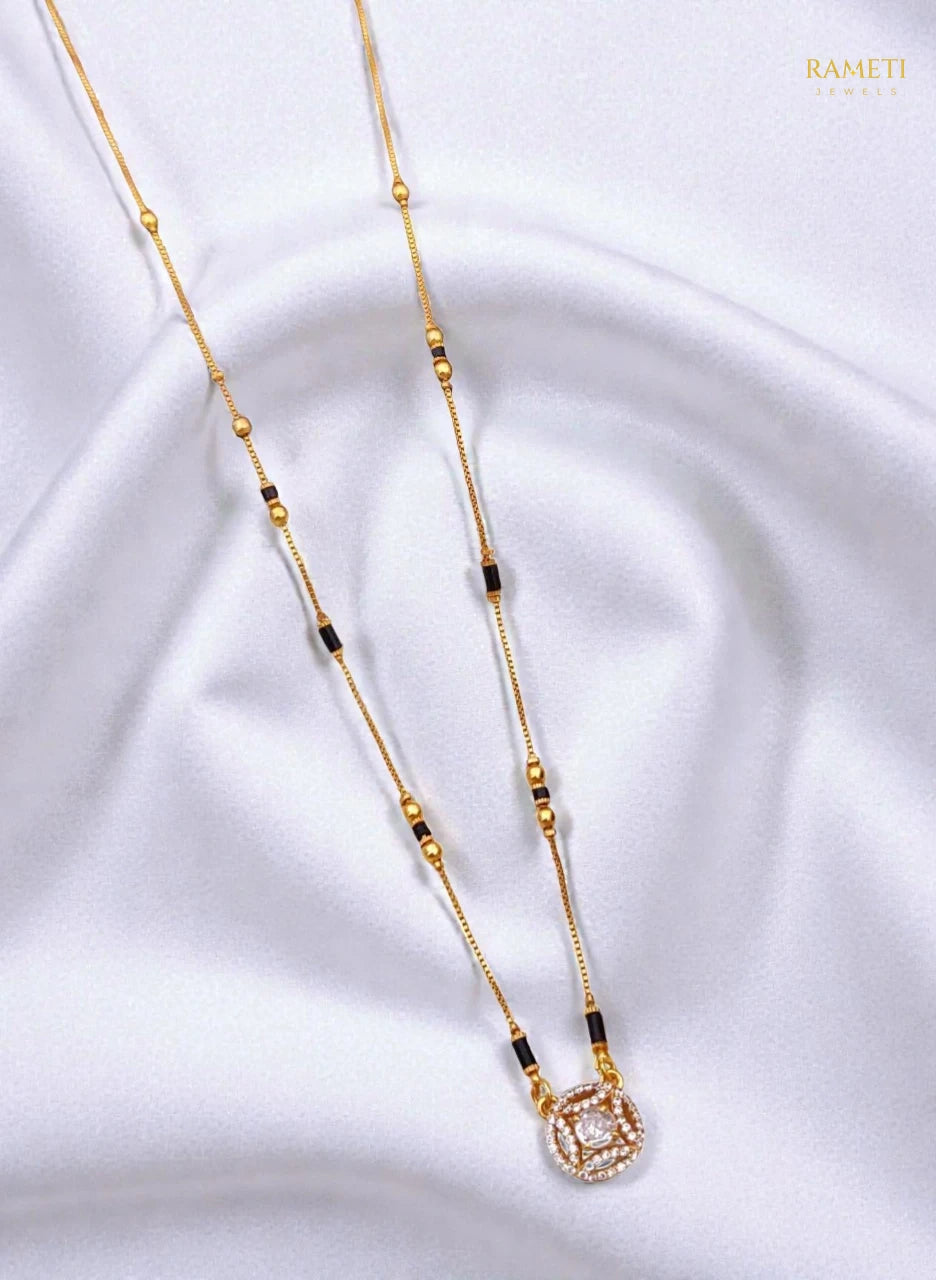 Side profile and craftsmanship of Quiana Eternal Bond 18K Gold Mangalsutra - Rameti Jewels