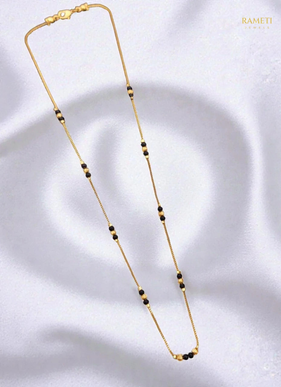 Side profile and craftsmanship of Ramya Traditional Heritage Collection Mangalsutra - Rameti Jewels