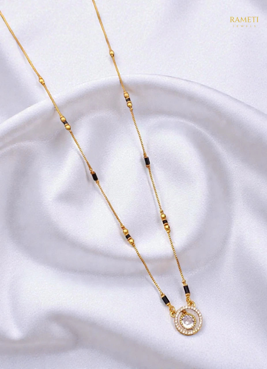 Side profile and craftsmanship of Rani Sleek and Sophisticated Office Wear Mangalsutra - Rameti Jewels