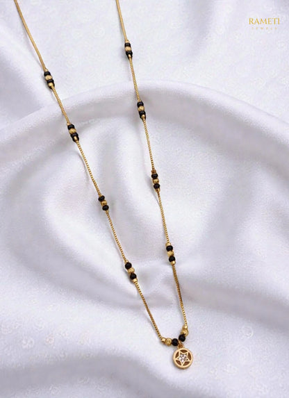 Side profile and craftsmanship of Srishti Traditional Heritage Collection Mangalsutra - Rameti Jewels