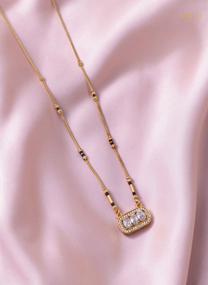 Side profile and craftsmanship of Bina Eternal Bond 18K Gold Mangalsutra - Rameti Jewels
