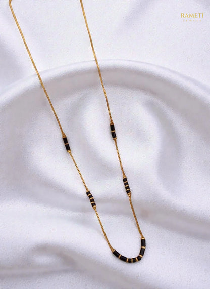 Side profile and craftsmanship of Sweta Royal Heart Cut Designer Mangalsutra - Rameti Jewels