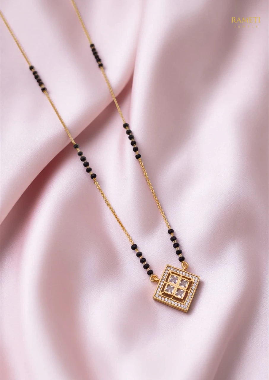 Side profile and craftsmanship of Cheshta Traditional Heritage Collection Mangalsutra - Rameti Jewels