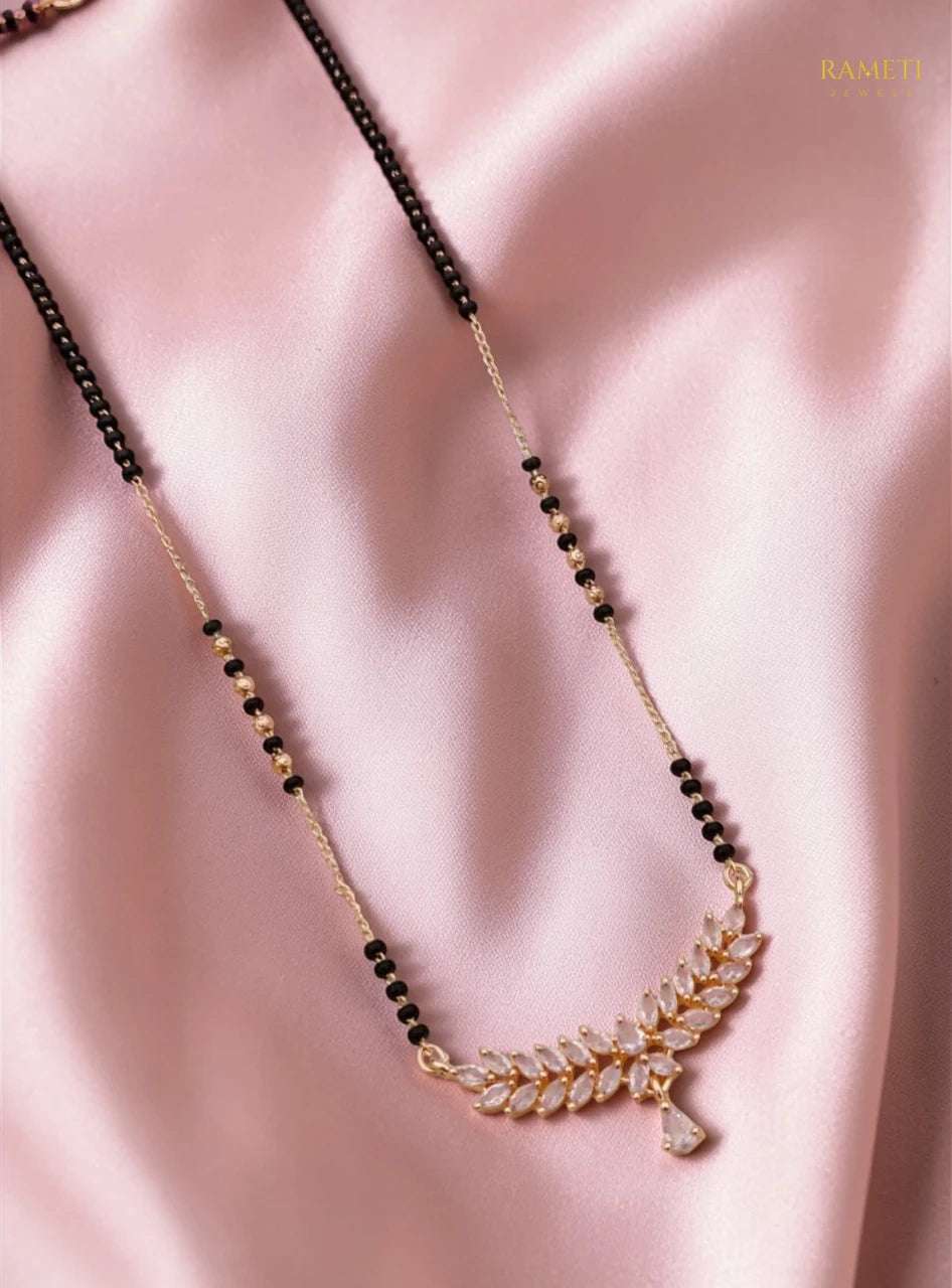 Side profile and craftsmanship of Eshani Royal Heart Cut Designer Mangalsutra - Rameti Jewels