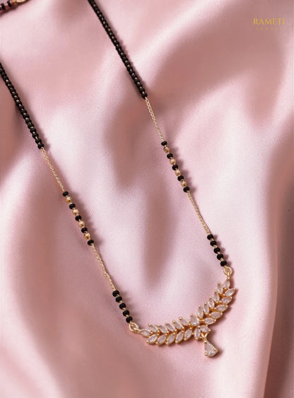 Side profile and craftsmanship of Eshani Royal Heart Cut Designer Mangalsutra - Rameti Jewels