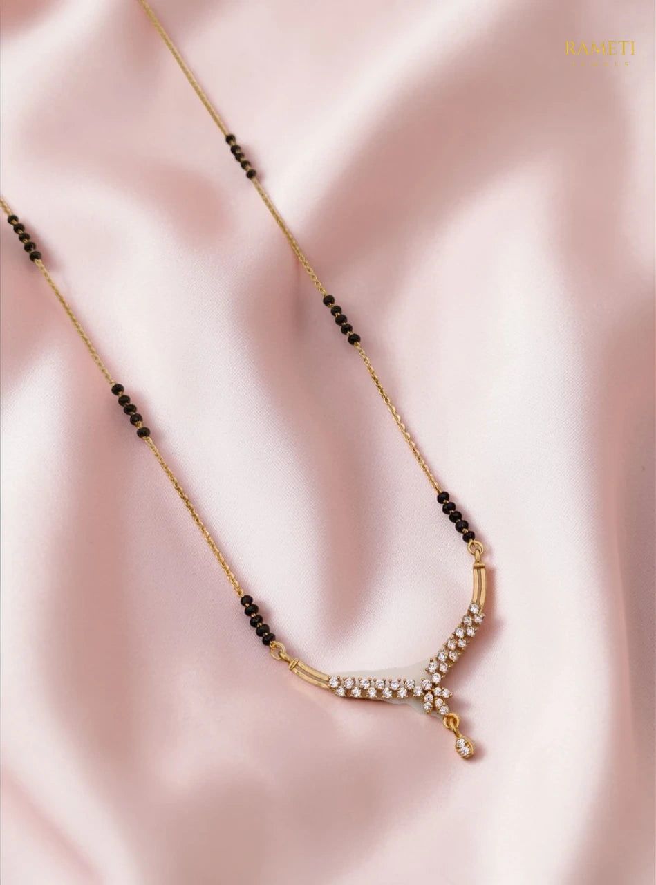 Side profile and craftsmanship of Eta Eternal Bond 18K Gold Mangalsutra - Rameti Jewels