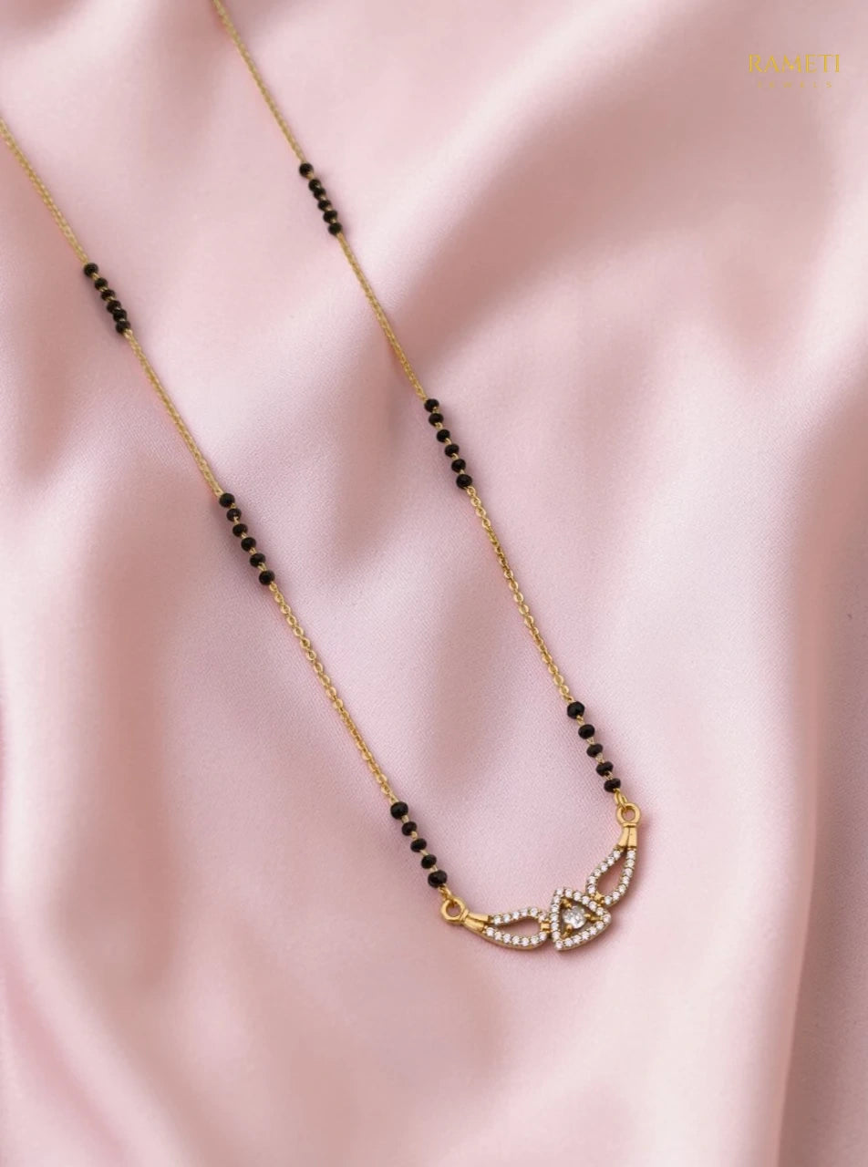 Side profile and craftsmanship of Eti Eternal Bond 18K Gold Mangalsutra - Rameti Jewels