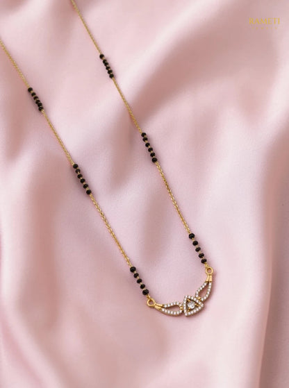 Side profile and craftsmanship of Eti Eternal Bond 18K Gold Mangalsutra - Rameti Jewels