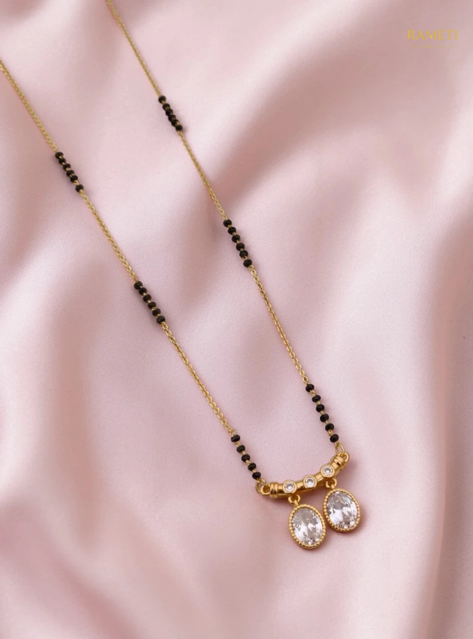 Side profile and craftsmanship of Eva Royal Heart Cut Designer Mangalsutra - Rameti Jewels