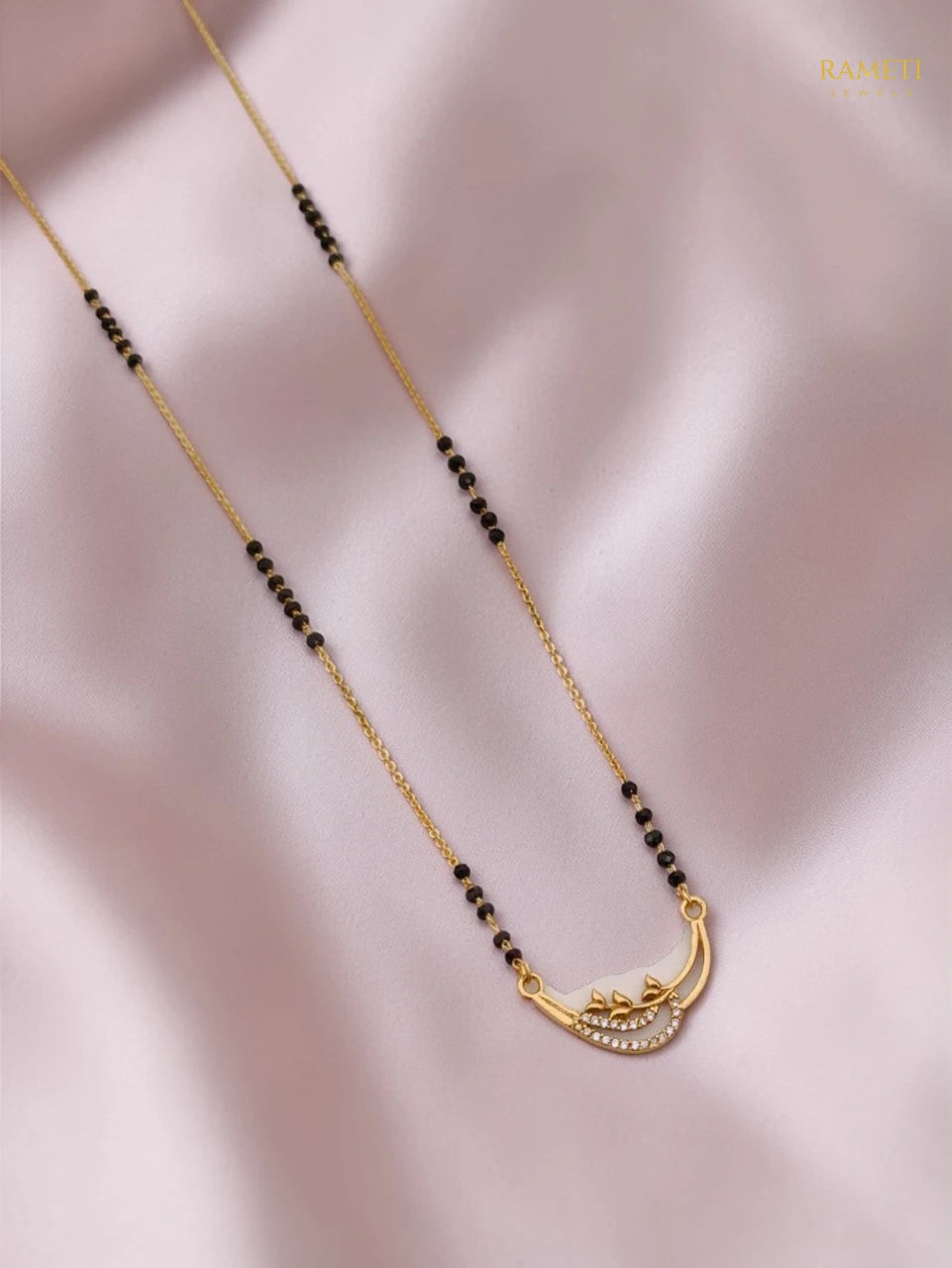 Side profile and craftsmanship of Fiza Traditional Heritage Collection Mangalsutra - Rameti Jewels