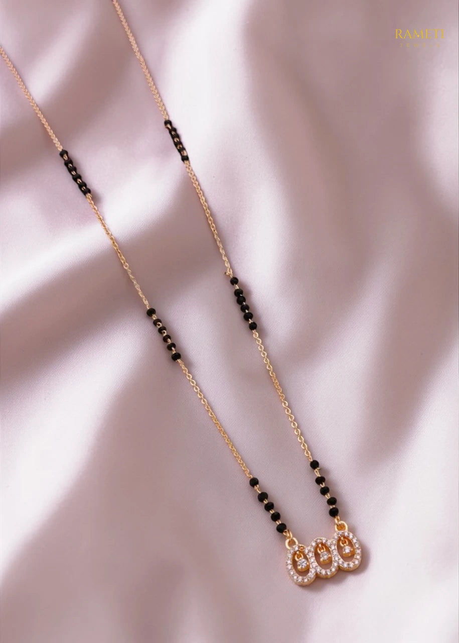Side profile and craftsmanship of Ginni Royal Heart Cut Designer Mangalsutra - Rameti Jewels