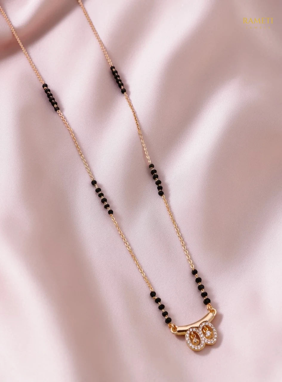 Side profile and craftsmanship of Gitali Traditional Heritage Collection Mangalsutra - Rameti Jewels