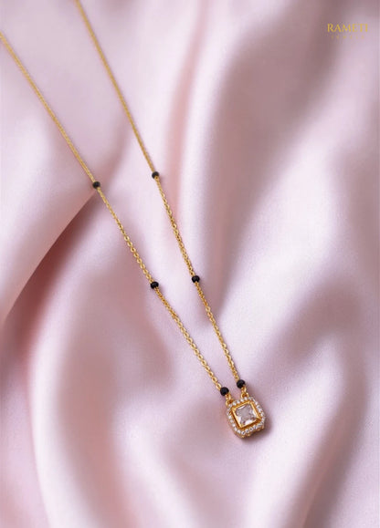 Side profile and craftsmanship of Amaya Eternal Bond 18K Gold Mangalsutra - Rameti Jewels