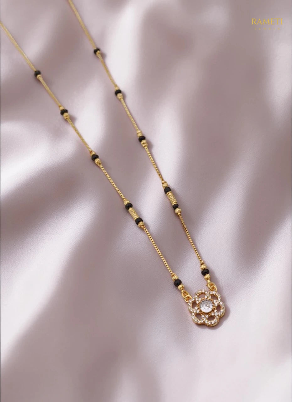 Side profile and craftsmanship of Idika Royal Heart Cut Designer Mangalsutra - Rameti Jewels