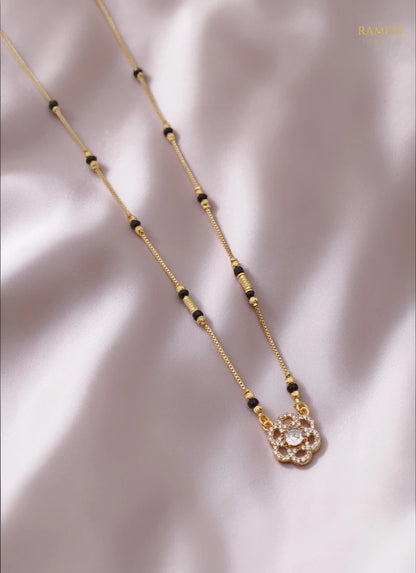 Side profile and craftsmanship of Idika Royal Heart Cut Designer Mangalsutra - Rameti Jewels