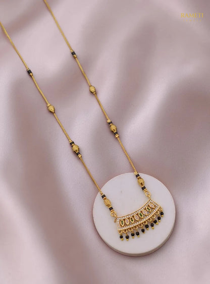Side profile and craftsmanship of Jasmin Royal Heart Cut Designer Mangalsutra - Rameti Jewels