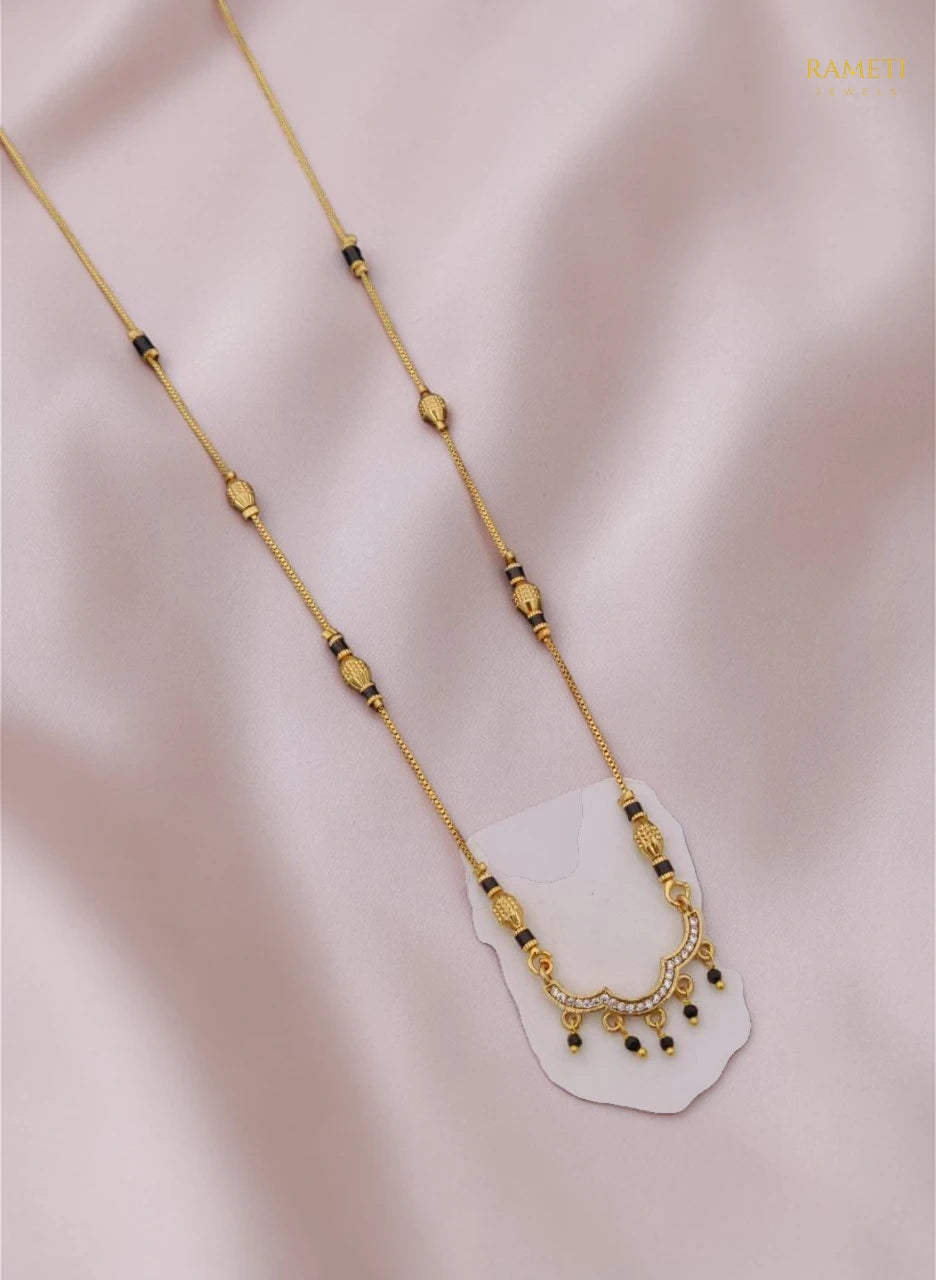 Side profile and craftsmanship of Jaya Celebrity Inspired Modern Mangalsutra - Rameti Jewels